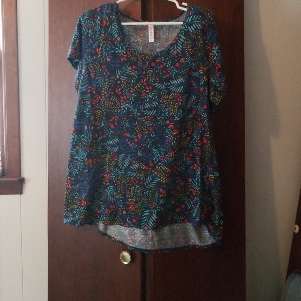Lularoe classic tee